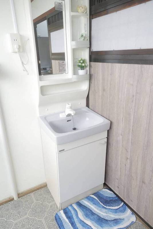 清潔感のある独立洗面台♪