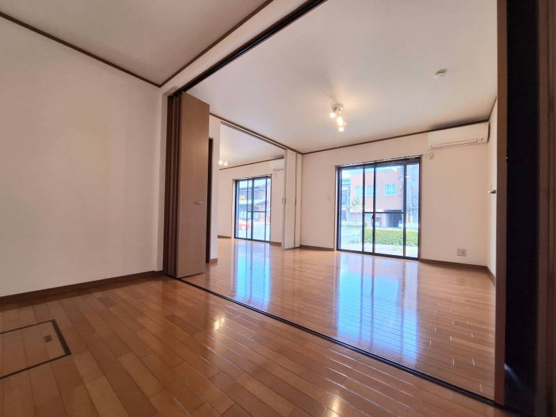 一階の一番奥の部屋から見た全体