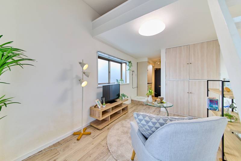 リノベしたてのお部屋でお洒落で明るい室内です♪気分アップ！