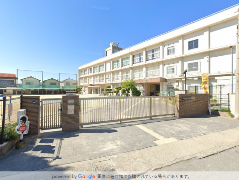 四ヶ郷小学校歩いて３分です。近い！！