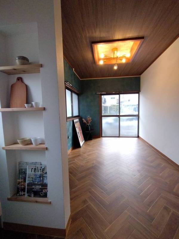 ニッチはお好みのインテリアで飾ってください。