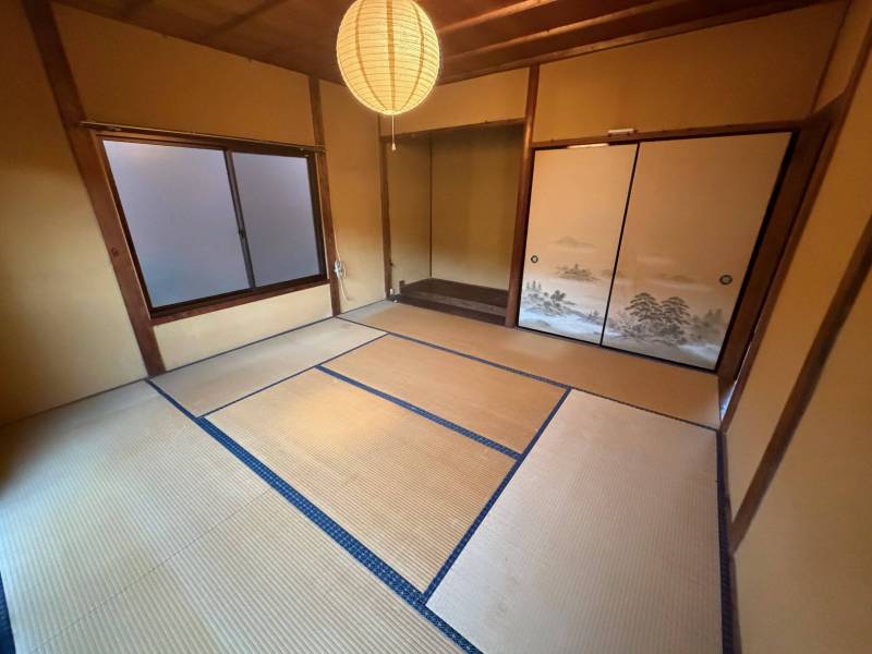 1階8畳和室です。