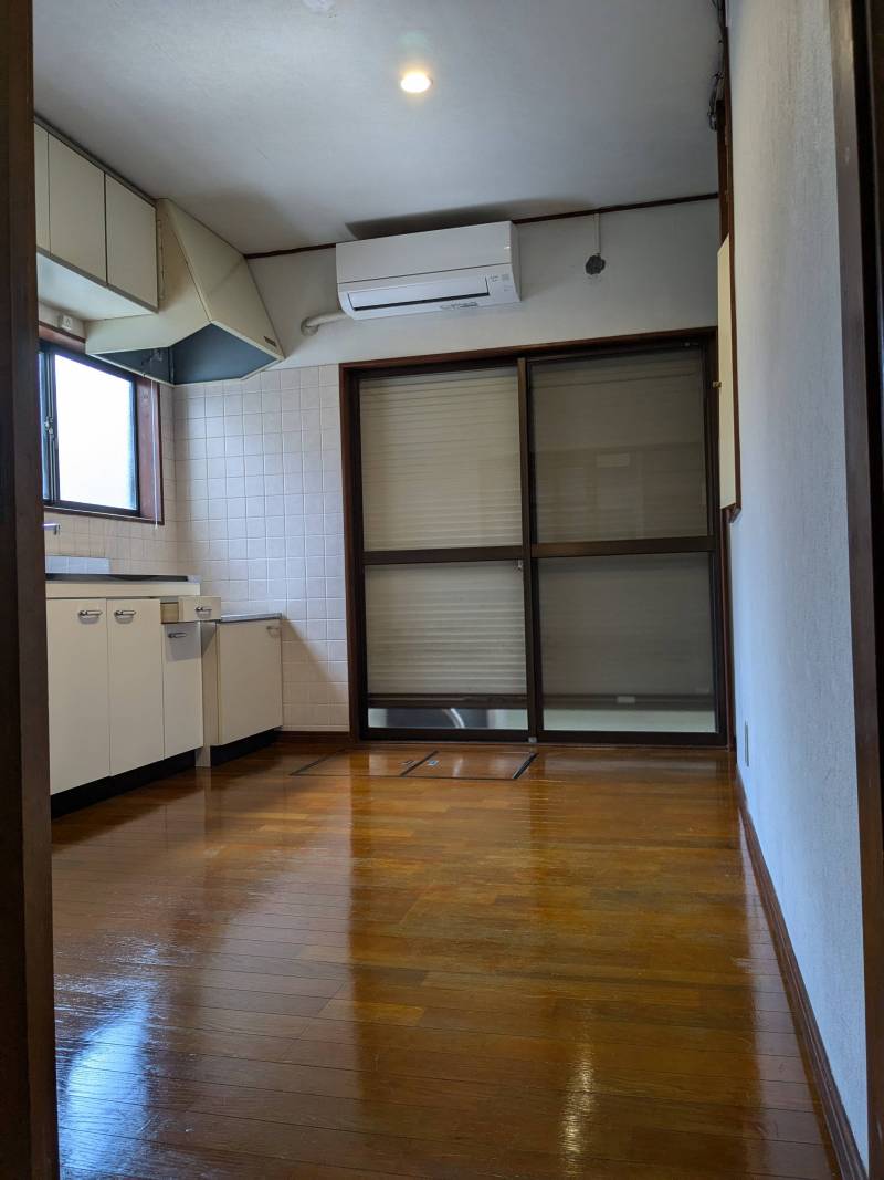 １階テナントから南側部屋を撮影