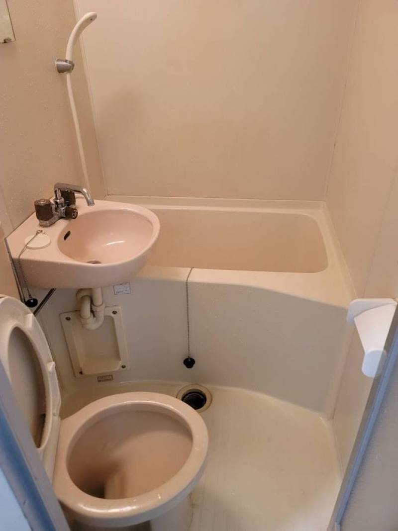 明るいバストイレ