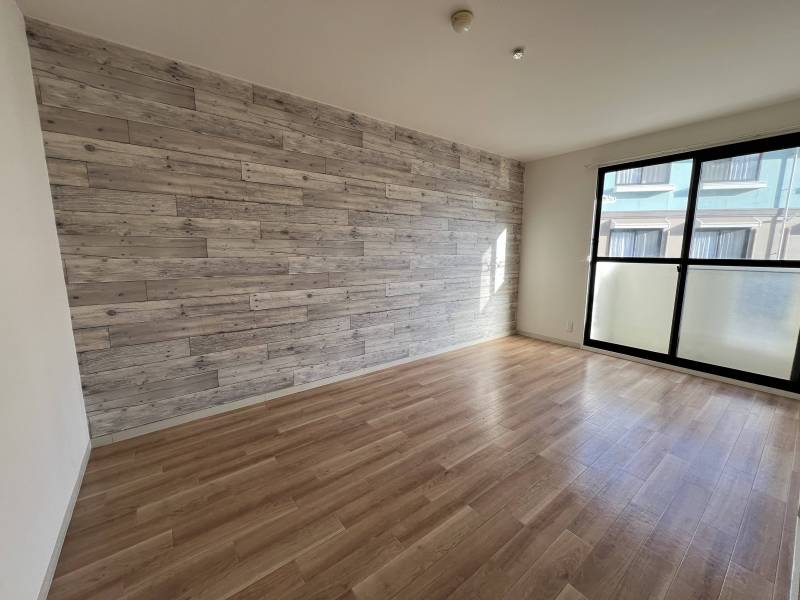 南側広めの洋間