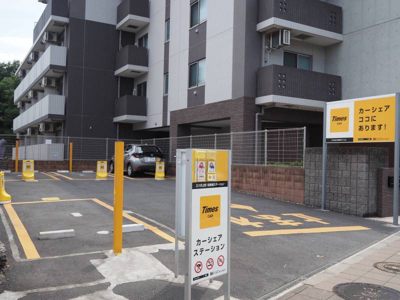 近くにカーシェアリングもあります