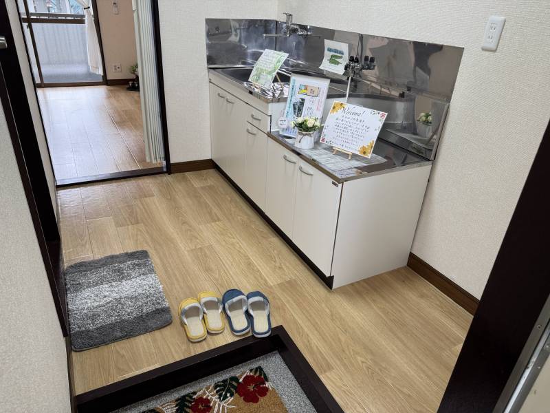 キッチン部分は冷蔵庫スペースも確保されています。