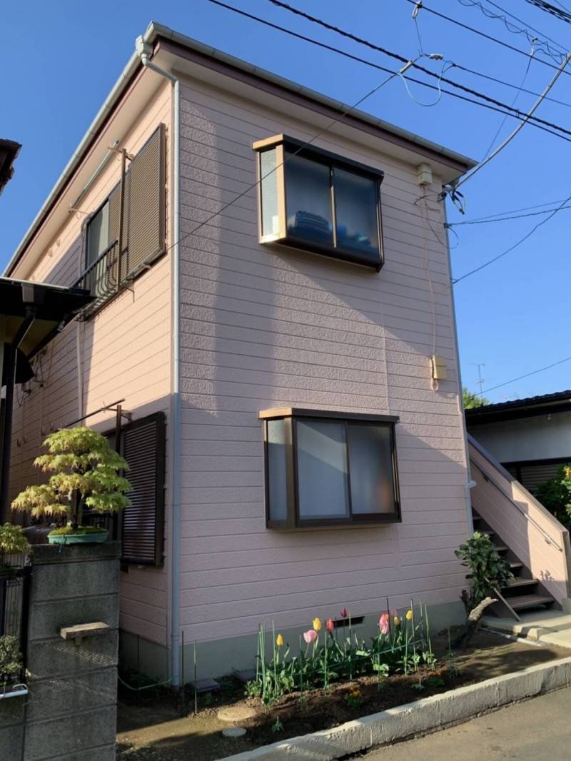 外観は明るく可愛らしい建物になります。