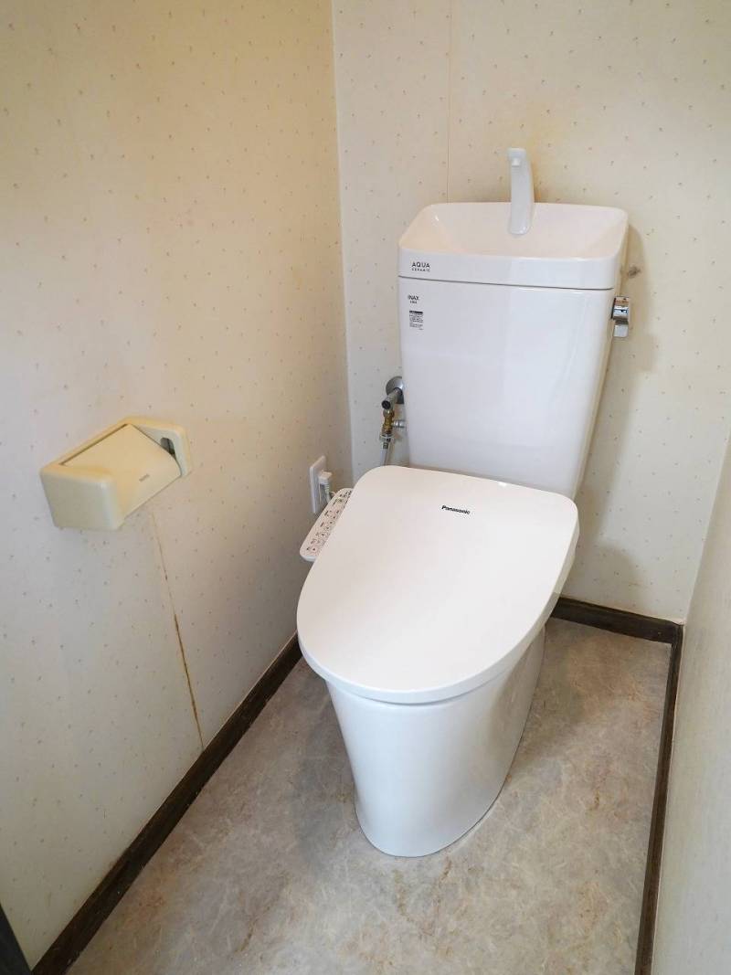温水洗浄便座付きです。