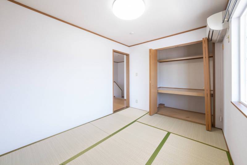 落ち着く新しい和室部屋
