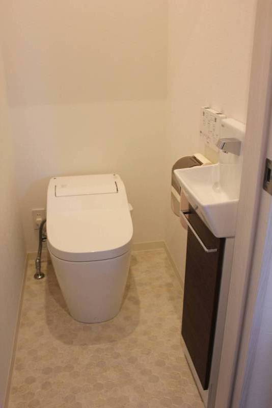 温水洗浄便座付きで快適な空間(節水機能、センサー水栓)