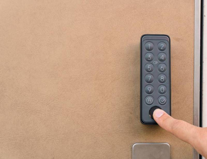 鍵を探す手間いらず。指紋認証又は暗証番号で鍵を解除