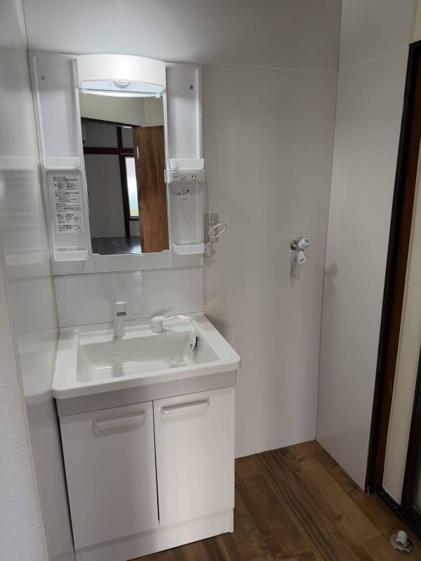 独立洗面台新品です