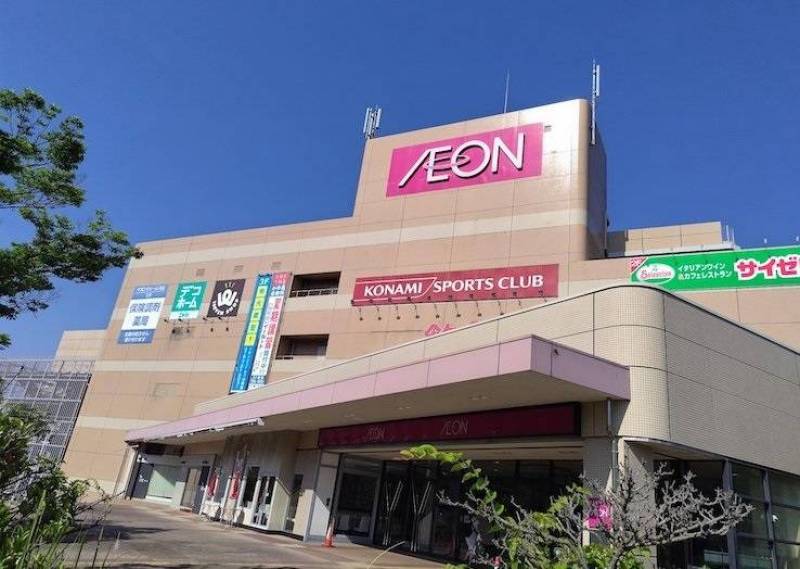 イオンジェームス山店。車で6分ほど。隣にホームセンターもあり