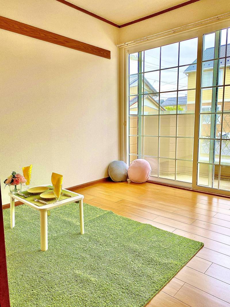 明るい南向き♪広々6帖フローリング　オシャレバルコニー付き♪