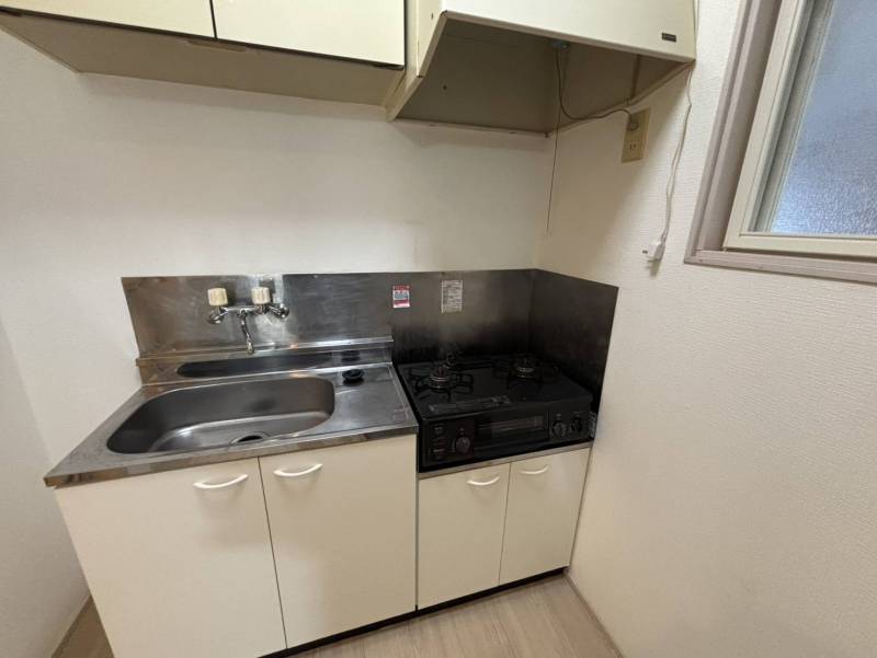 吊戸棚もあるからコンパクトなのに収納力タップリ！