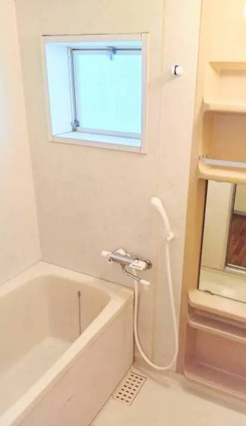 高窓ある明るいバス♪トイレ別々