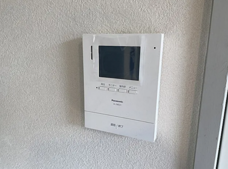 モニター付きインターフォンに入れ替え済みです。
