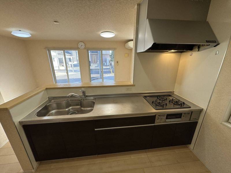 システムキッチン・ガス3口、グリル付