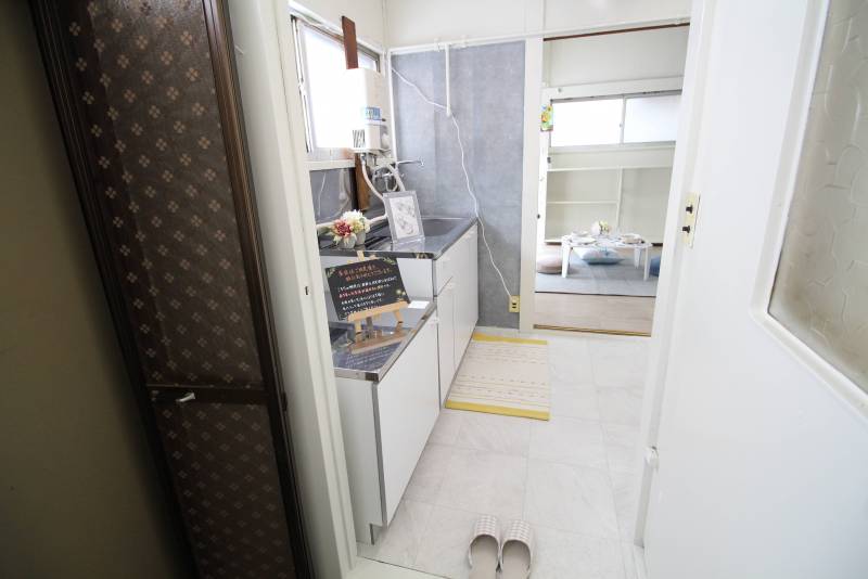 玄関からキッチン