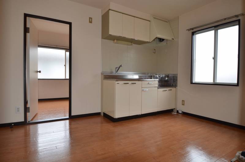 日当たり良好。冷蔵庫等も十分に置けます。