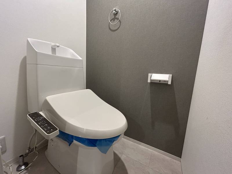 トイレ。温水洗浄便座付です。