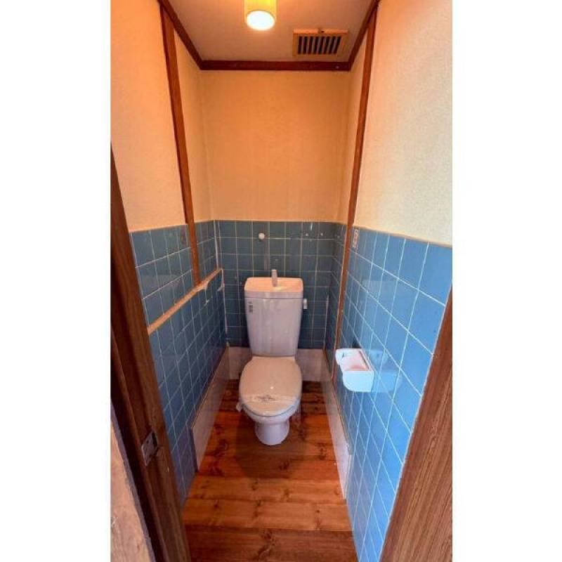 トイレも新品に改修済です。