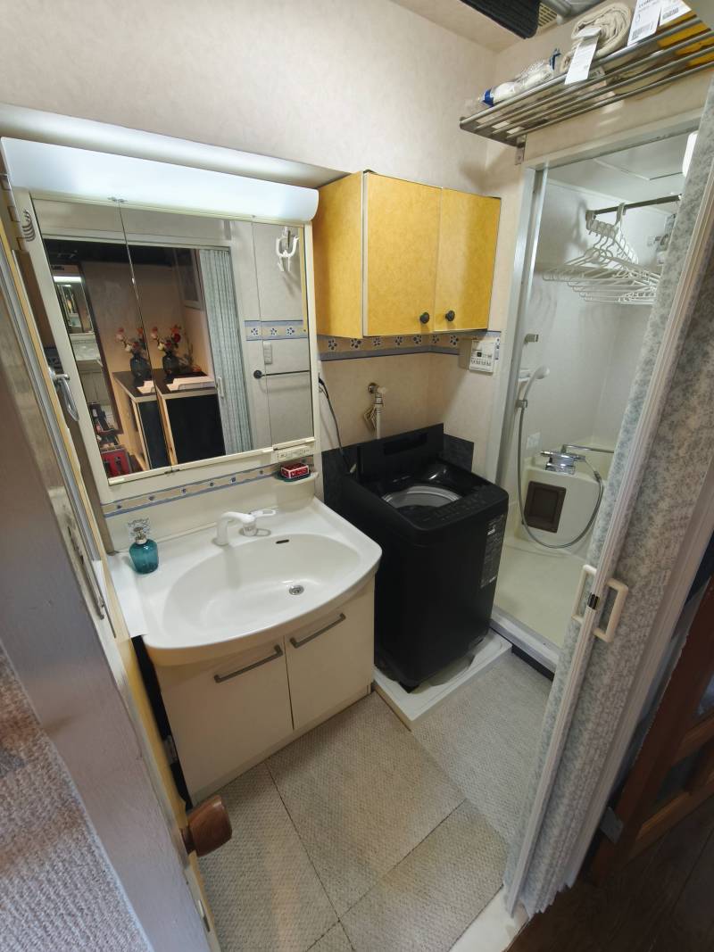 三面鏡　シャワー洗面台　洗濯機6㎏　タオル付　カーテン