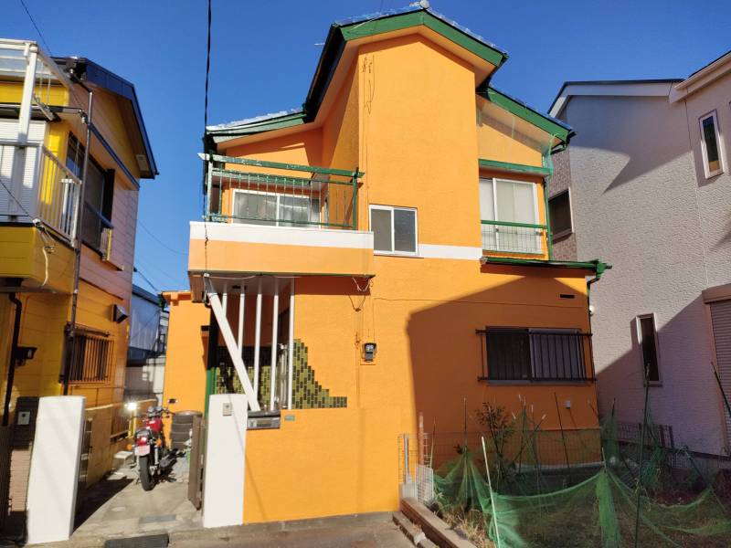 イタリアの港町をイメージした外観