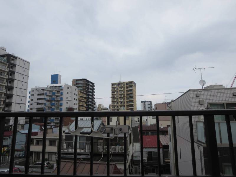 ベランダからは下町です
