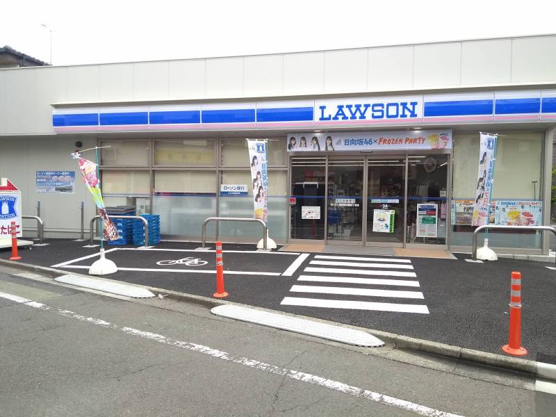 コンビニ徒歩20秒。イートインスペースあり、お弁当豊富です。