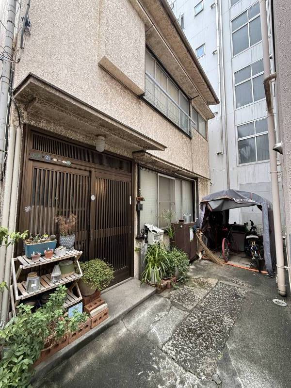 家の前で、プール、バイクメンテ・DIYなど趣味が楽しめます。