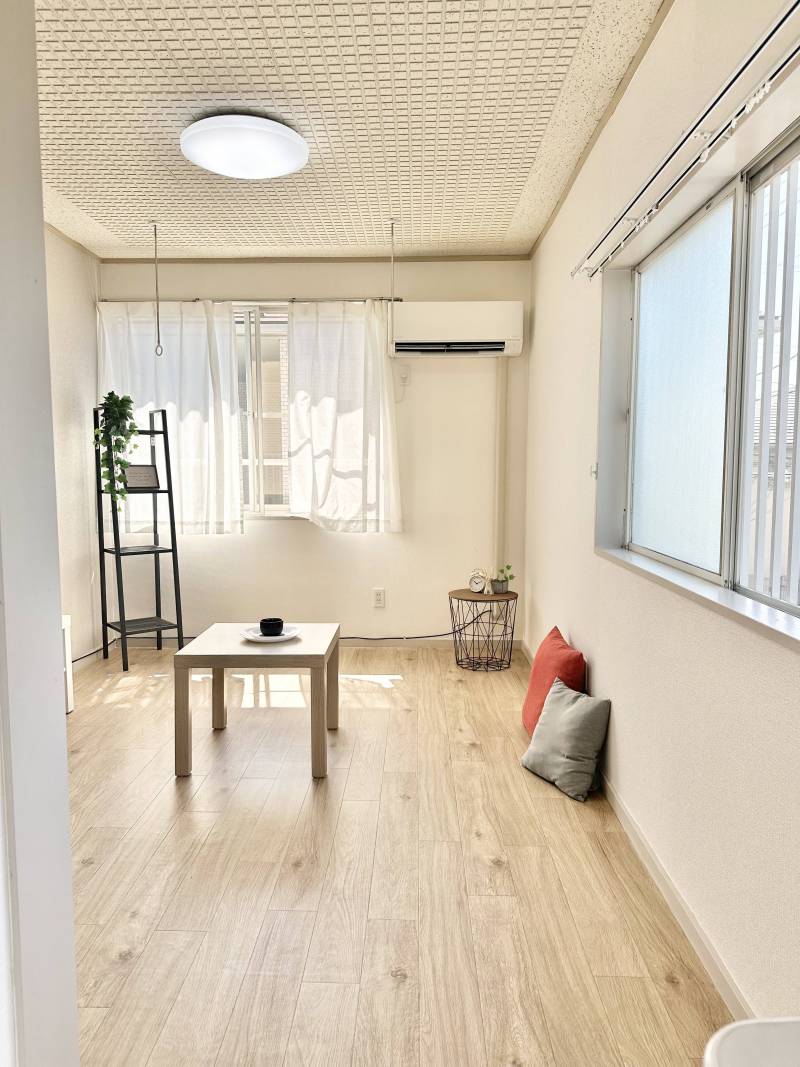 ２階の角部屋ですので、風通し、日当たり共に良好です♪