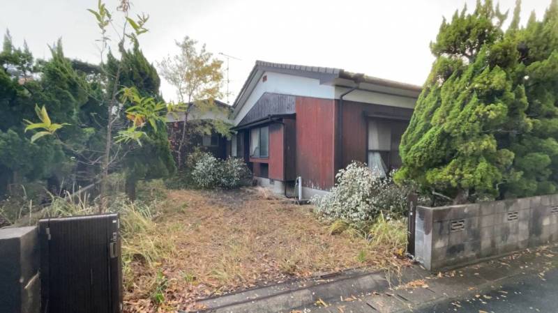 広い駐車場。普通車２台止めれます。