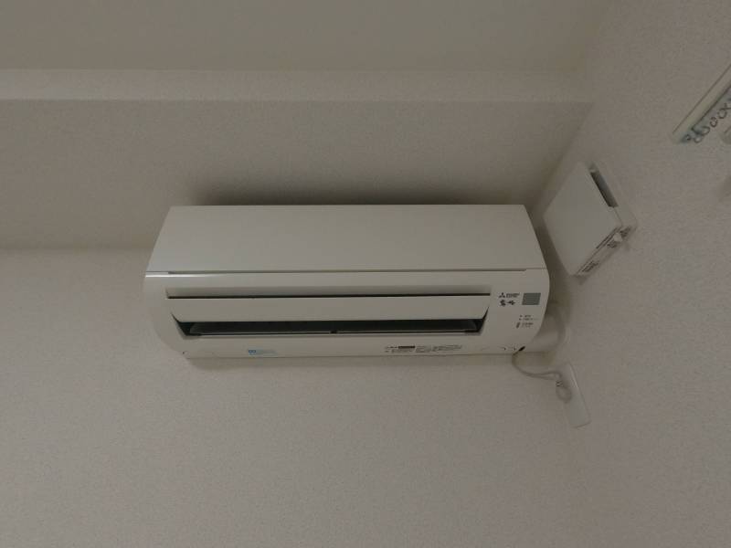 洋室のエアコンです