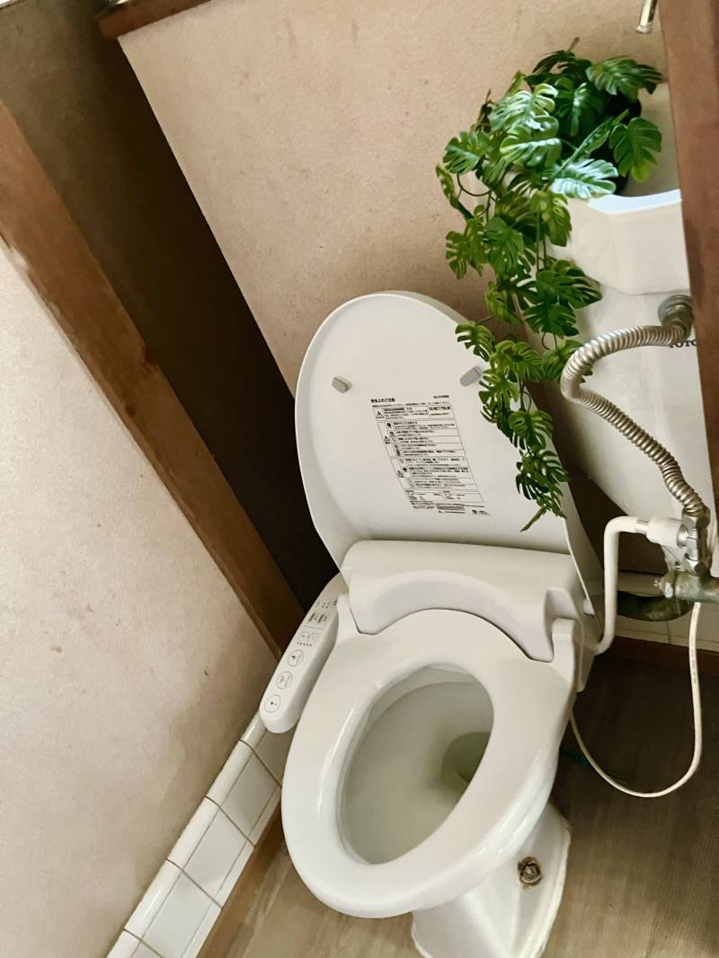 トイレのお写真です。便座は新規です。