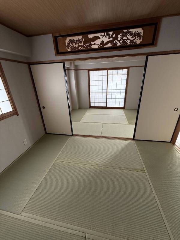 ２部屋を繋ぐ襖を開けると開放感たっぷり