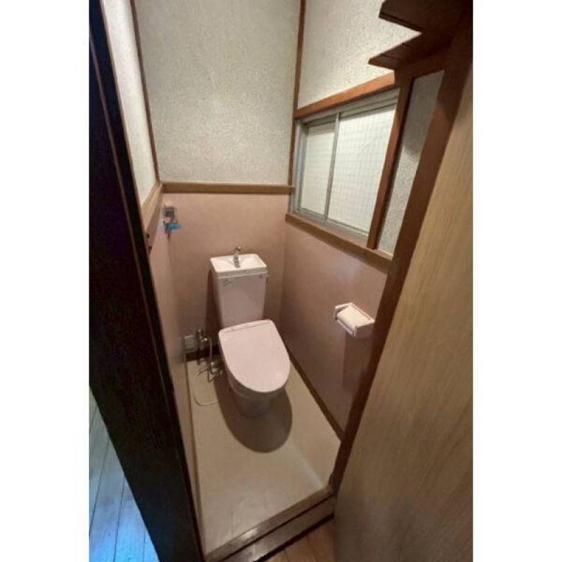 トイレも新しく入れ替えて綺麗です。