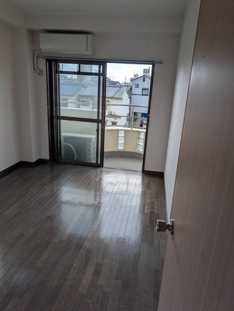 洋室5.5帖　南向きです。