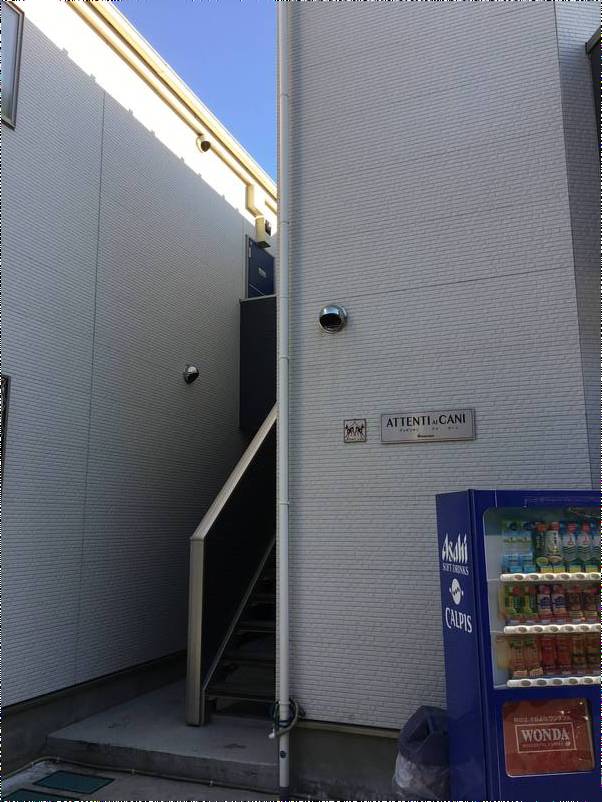自動販売機あります。
夜、明るくそして便利です！