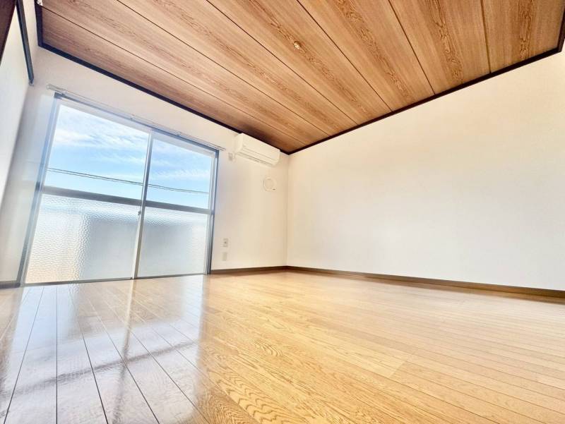 ステージングをしていないリビングの写真です！