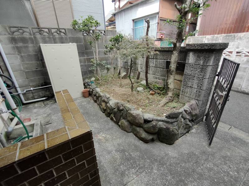 小さいですが家庭菜園スペースあります。