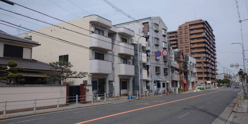 南側の全面道路が広く日当たり良好です
