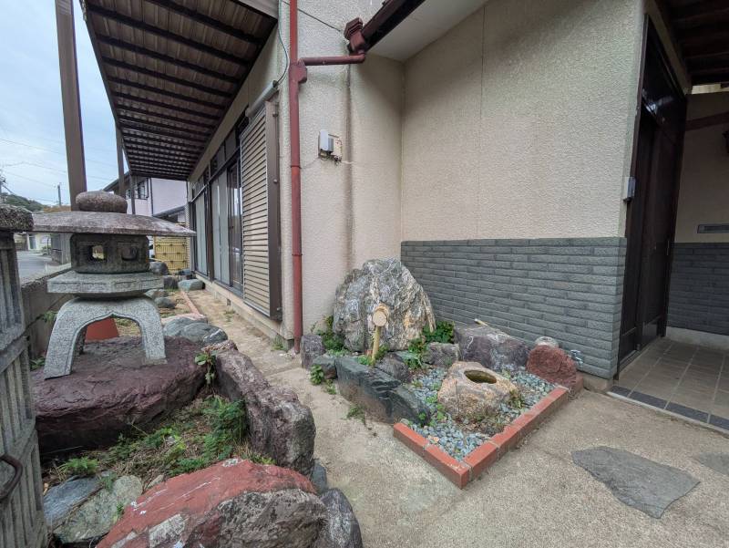 お庭はご自由にカスタマイズしてください。