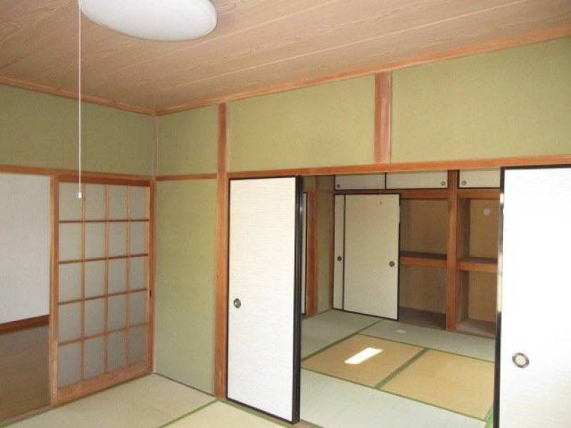 雨戸を開けるとサンサン陽射しかさしこみます。