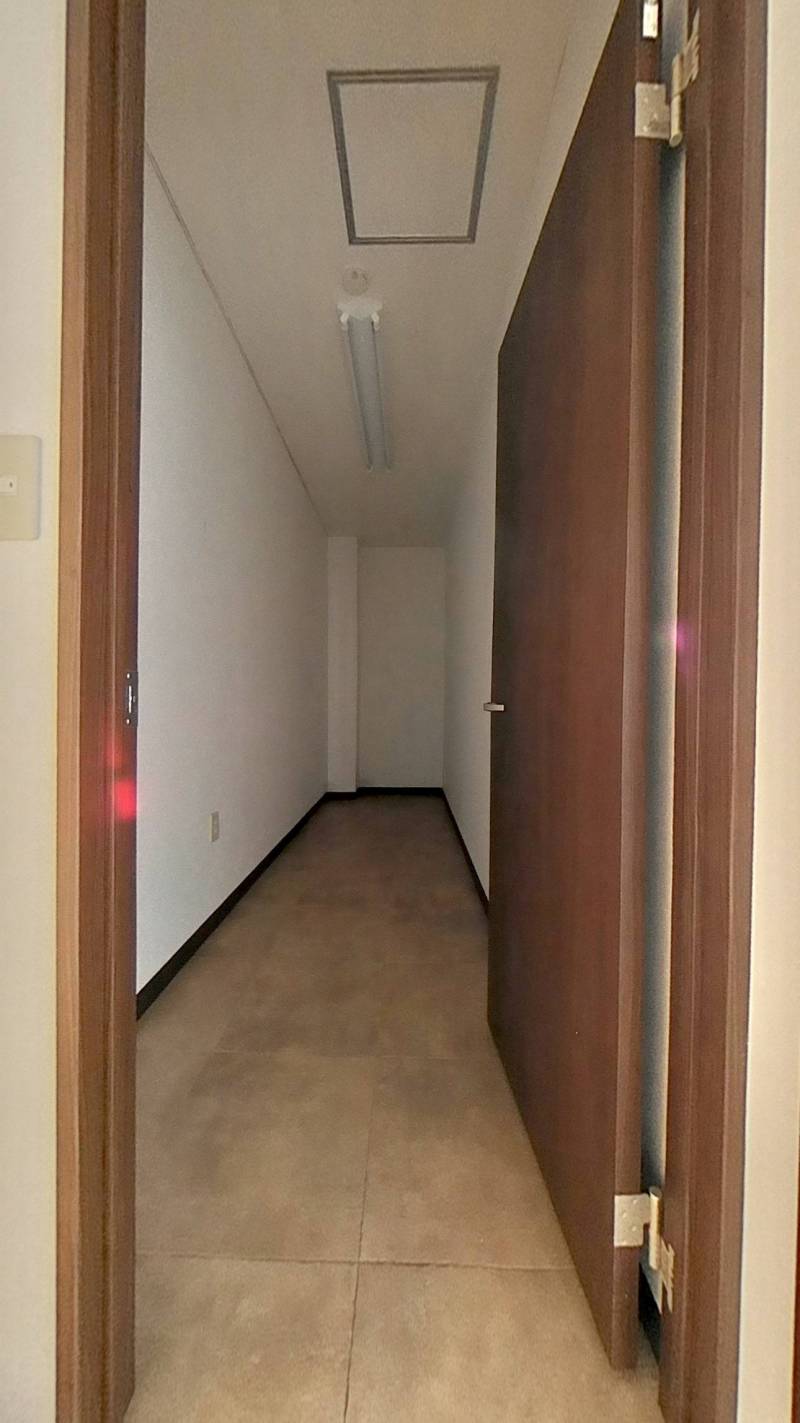 倉庫・事務作業に使える部屋がございます。