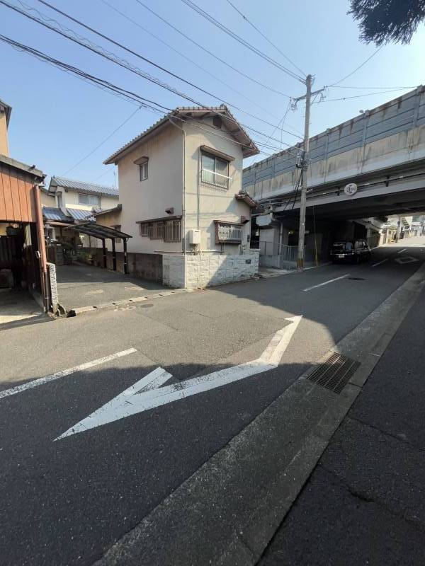 道路に面しています。