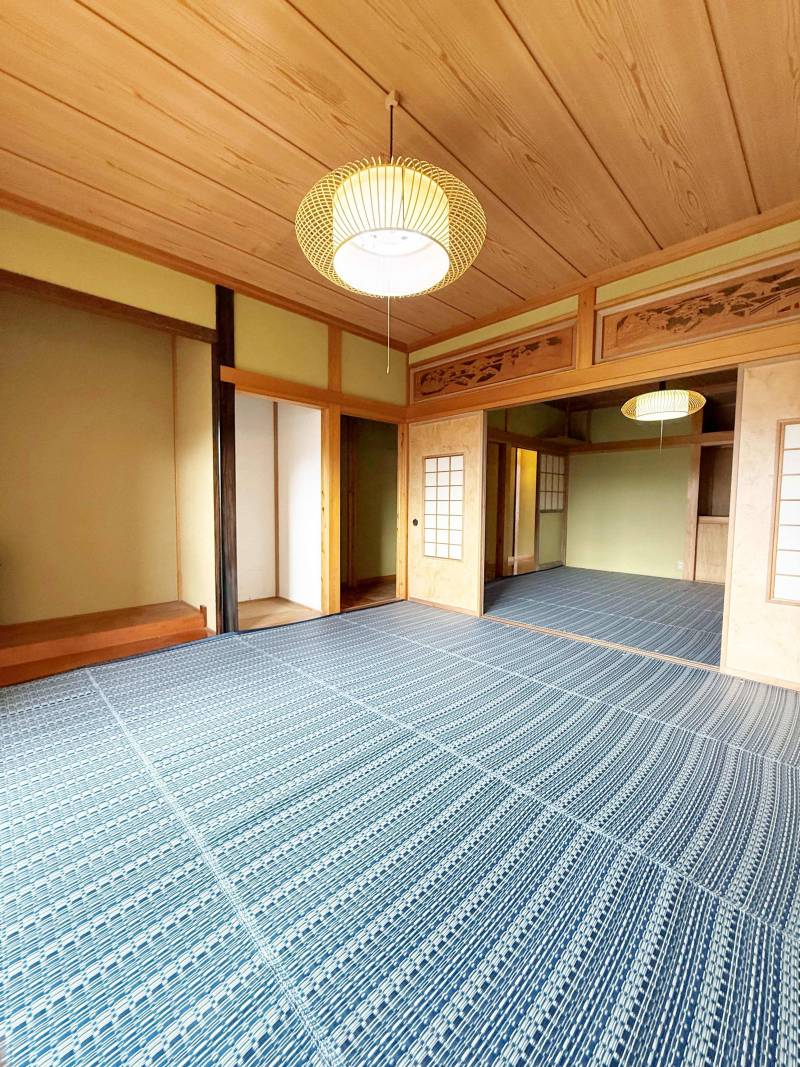 2階和室は板間・収納・床の間付で趣ある空間です