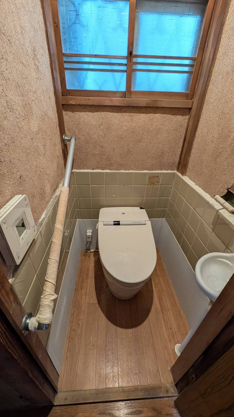 トイレ
手すり付きで安心して使いやすいトイレ空間