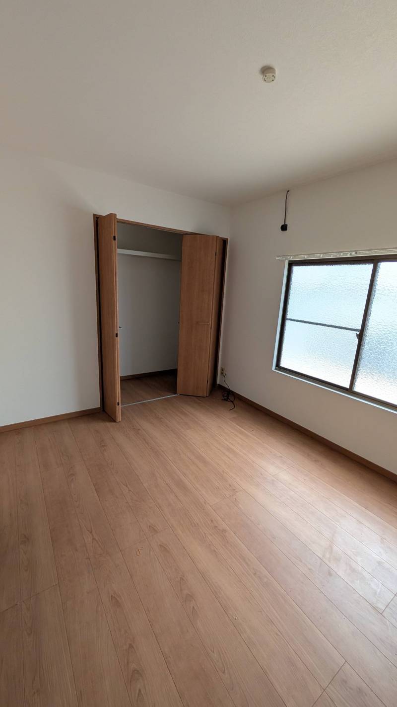 2階_南_洋室
明るくすっきり使える2階の洋室です